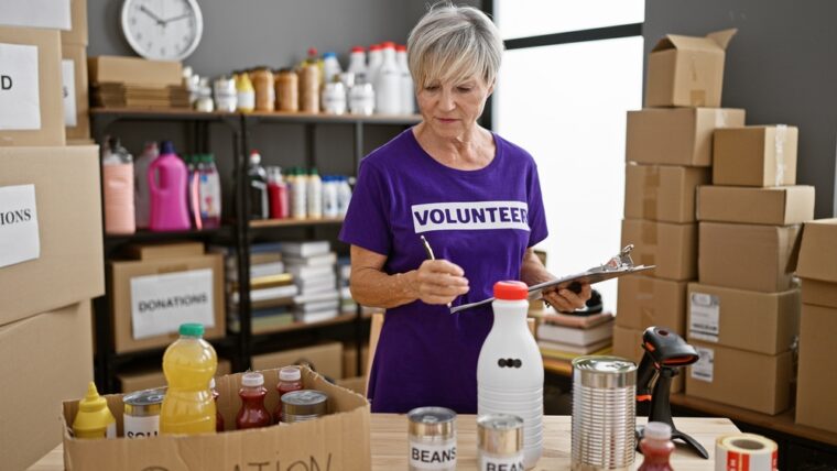 Volunteering reduces rate of aging, study finds